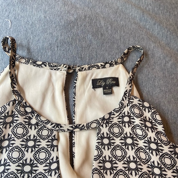 Black and white shift dress - Picture 2 of 3